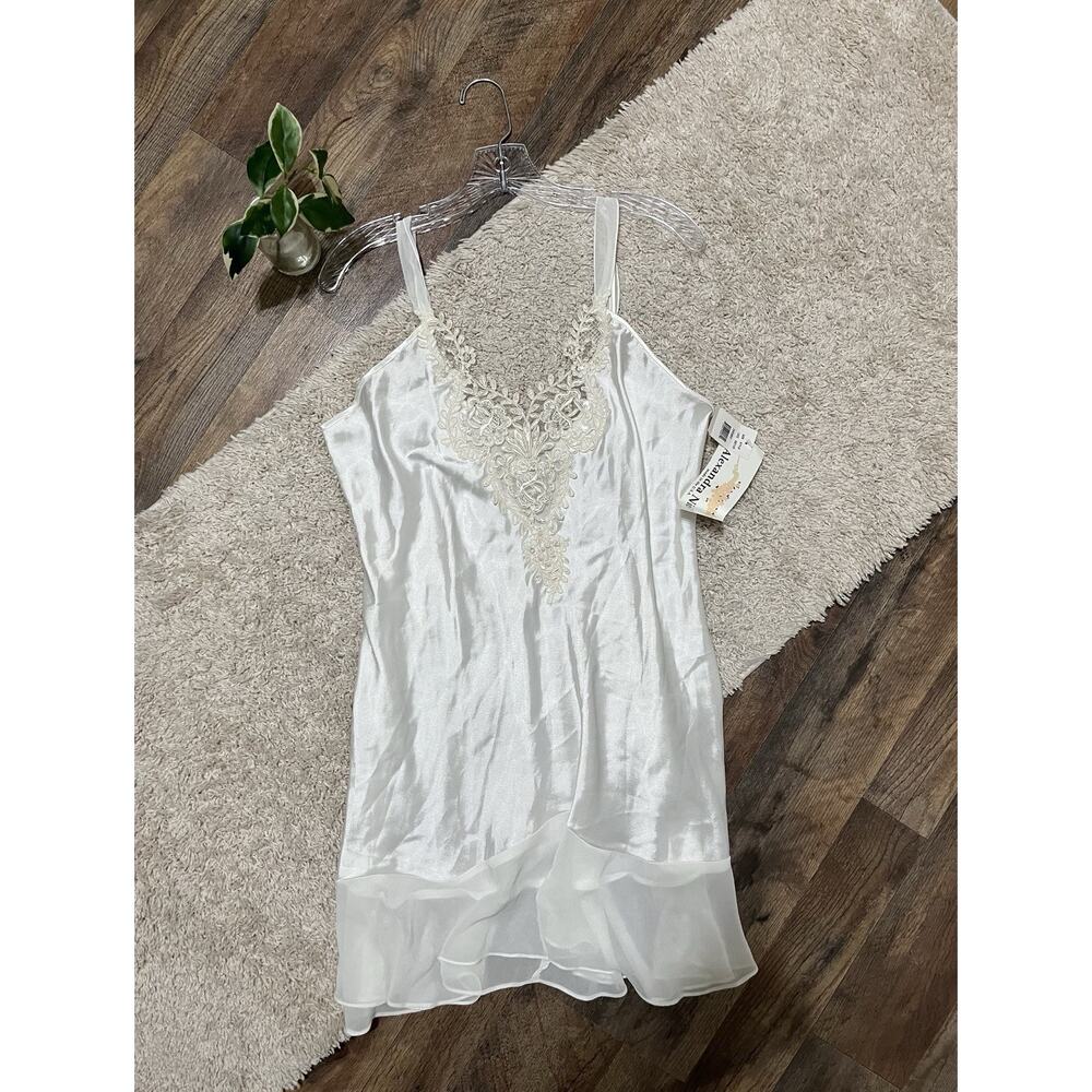 Vintage Alexandra Nicole Large White Satin Embroidered Chemise Nightgown NWT